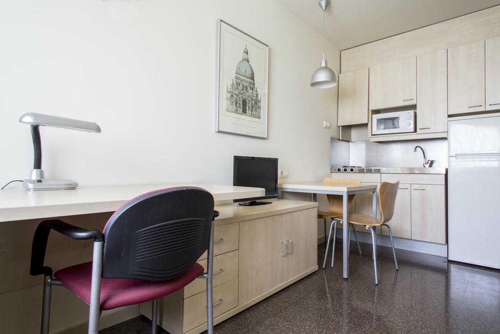 Residencia Universitaria Resa Los Abedules Pamplona Luaran gambar