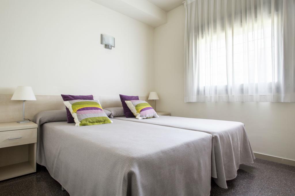 Residencia Universitaria Resa Los Abedules Pamplona Luaran gambar