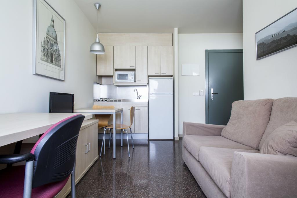 Residencia Universitaria Resa Los Abedules Pamplona Luaran gambar
