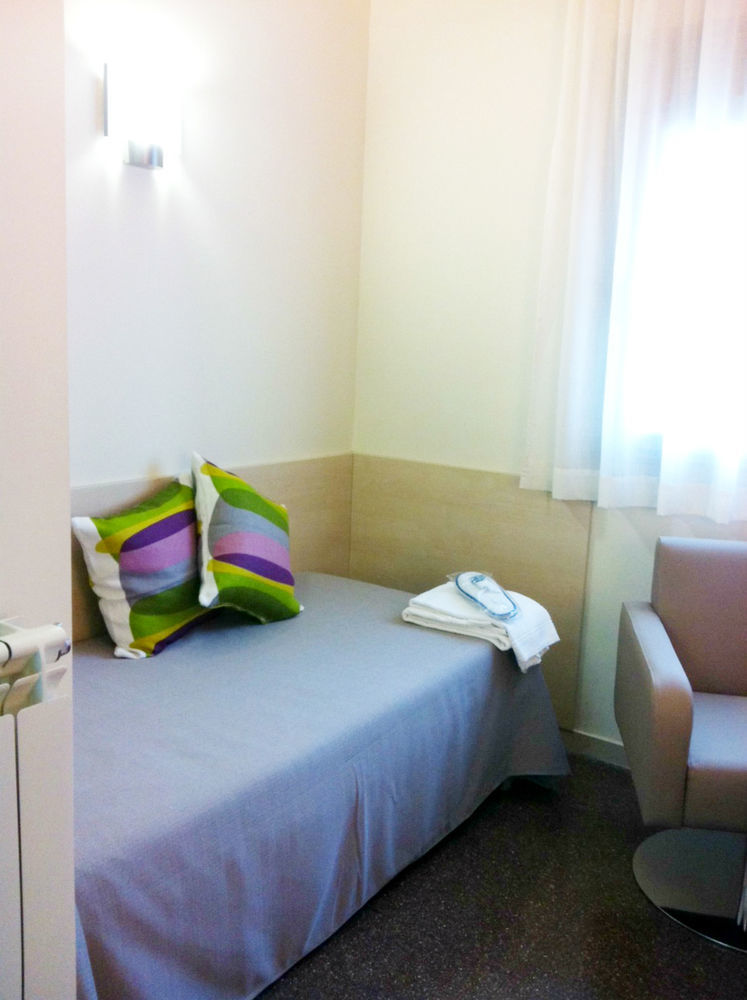 Residencia Universitaria Resa Los Abedules Pamplona Luaran gambar
