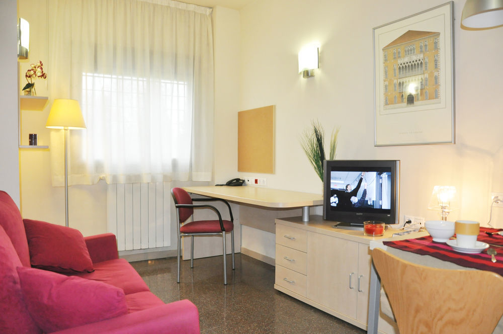 Residencia Universitaria Resa Los Abedules Pamplona Luaran gambar