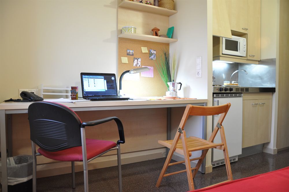 Residencia Universitaria Resa Los Abedules Pamplona Luaran gambar